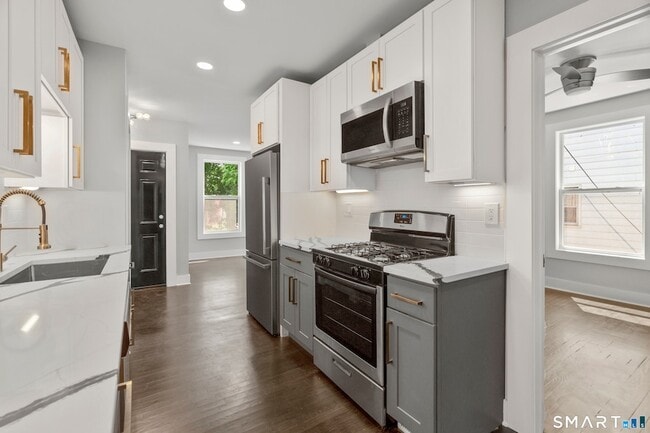 Photo - 492 Lombard St