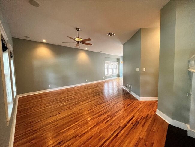 Photo - 709 Roberts St
