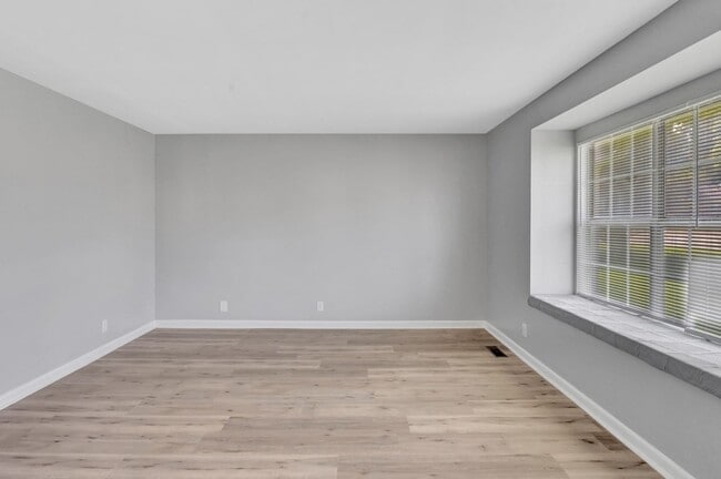 Photo - 3401 Shakertown Rd