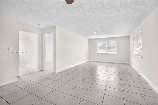 Building Photo - 2125 McKinley St Unit back