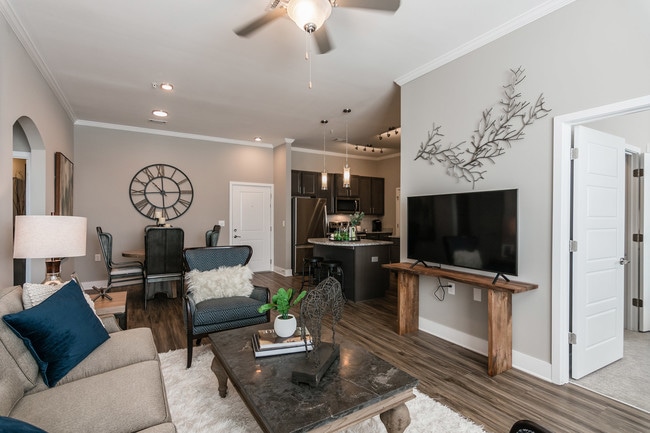 Building Photo - Vintage Foxland Apartments