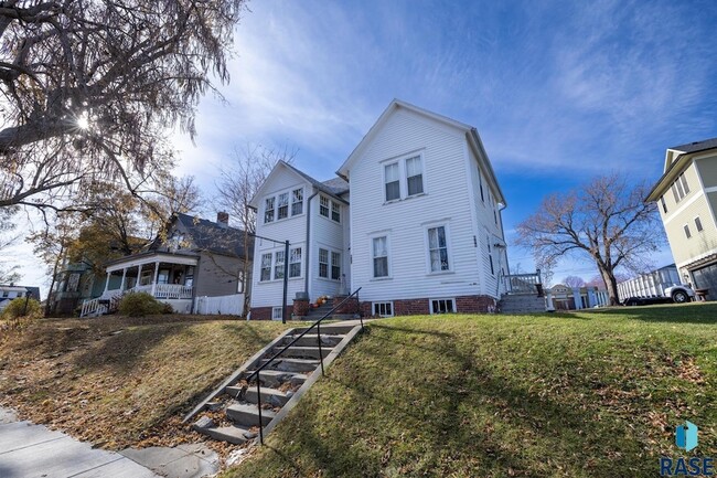 Photo - 611 S 2nd Ave