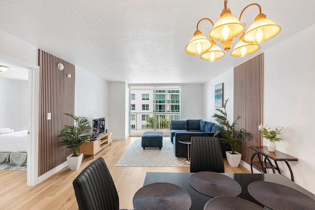 Photo - 1 SE 12th St Unit FL15-ID1256813P