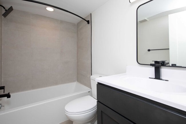 Photo - Golf Club Apartments