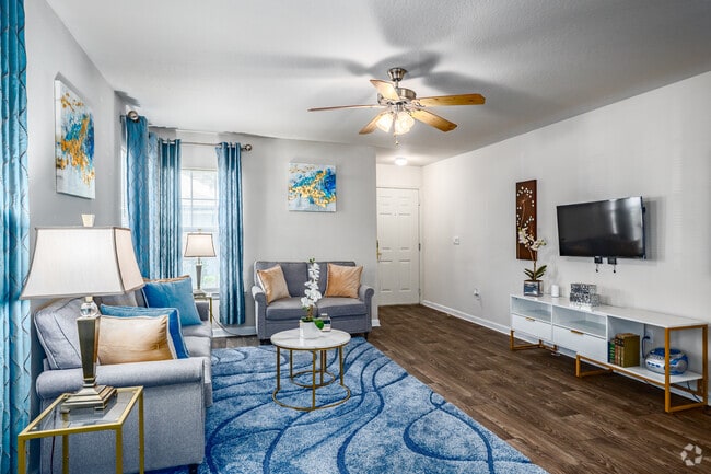 Interior Photo - Hawthorne Groves