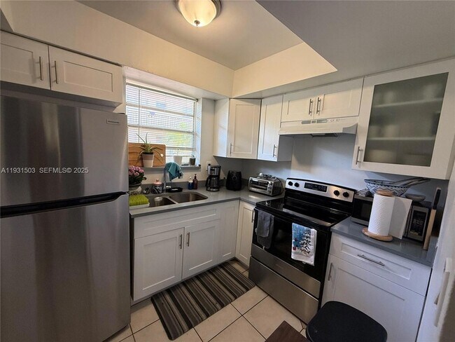 Building Photo - 1350 NE 119th St Unit 135003