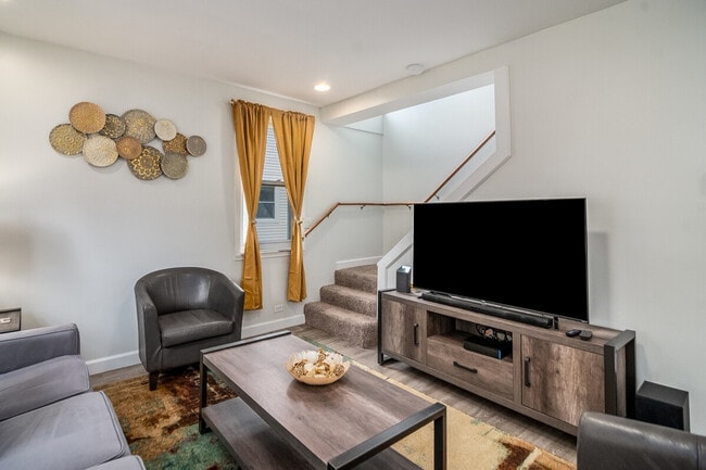 Building Photo - 334 S Wisconsin Ave Unit ID1285085P