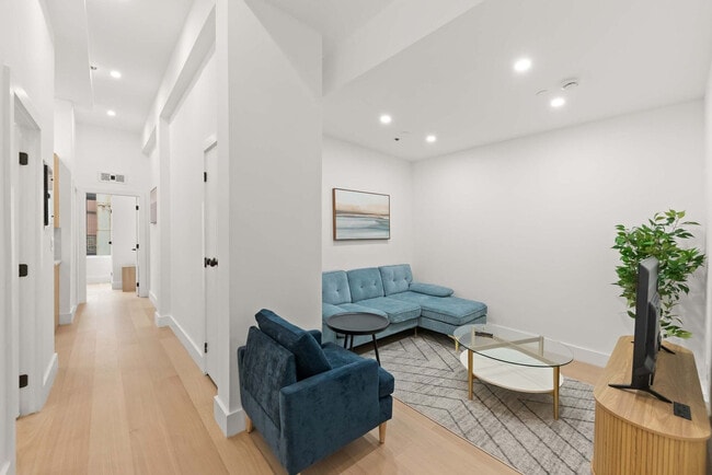 Building Photo - 19 St Marks Pl Unit ID1299055P