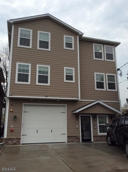 Building Photo - 104 Broughton Ave Unit 1B