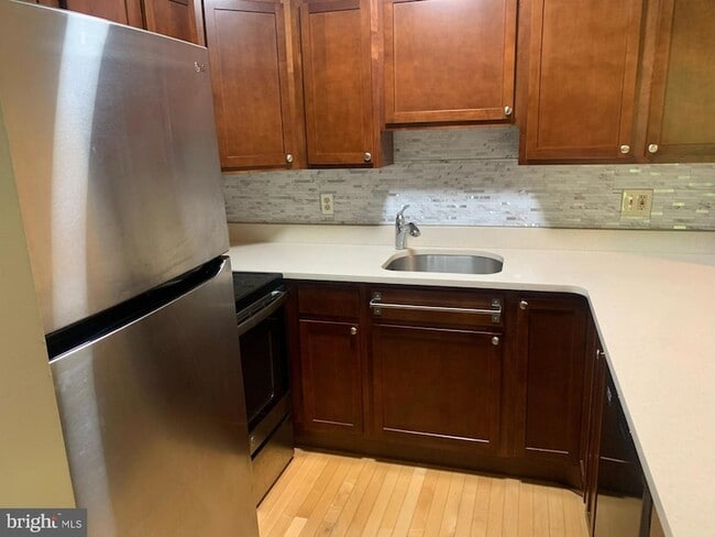 Photo - 5700 Chapman Mill Dr