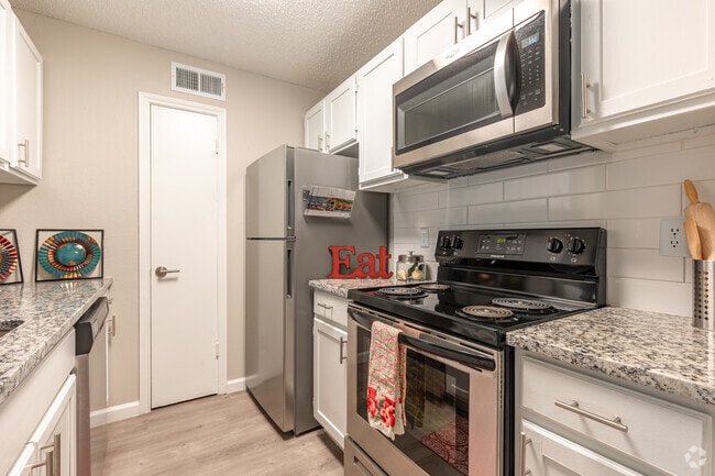 A1R -Kitchen - Fieldcrest Apartments