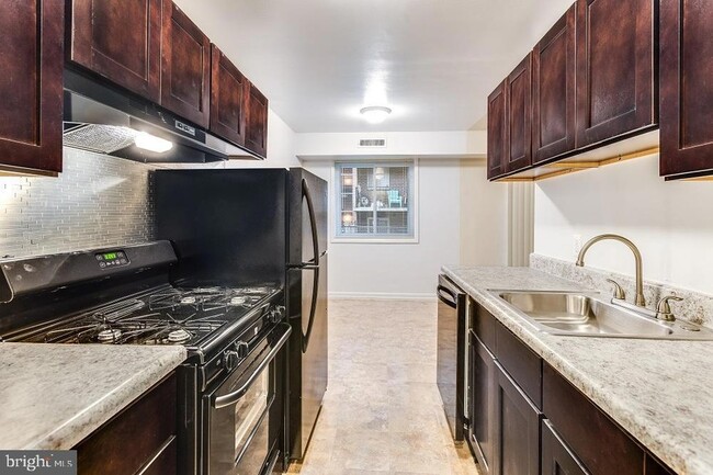 Building Photo - 5344 C St SE Unit 102