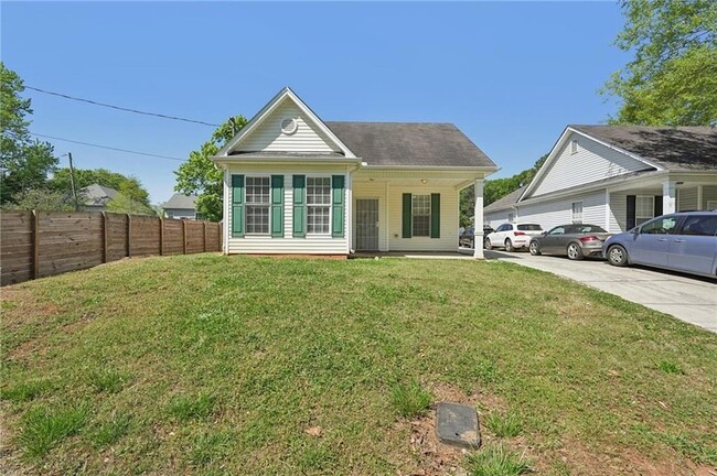 Photo - 2596 Bates St SE