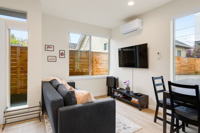 Photo - 823 NE 70th St Unit ID1231230P