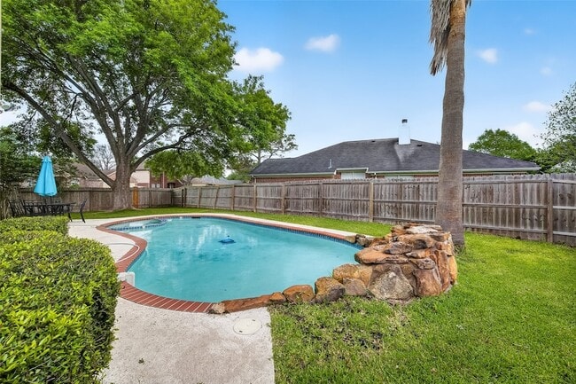 Photo - 2018 Village Ct Ln