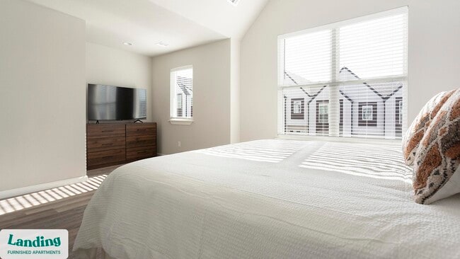 Photo - 3401 Redbud Ln Unit 3405