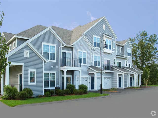 Building Photo - Seven Springs
