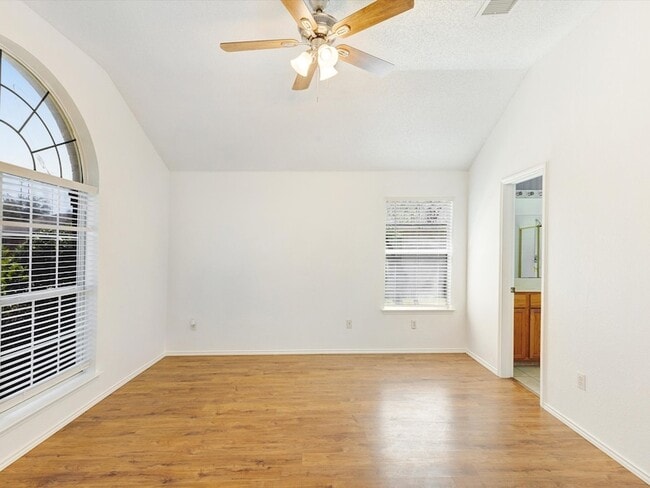 Photo - 823 Ashley Pl