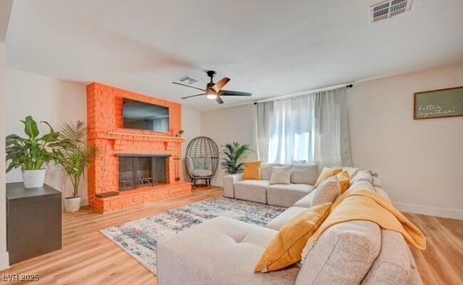 Photo - 1821 E Oakey Blvd