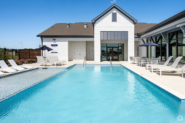 Swimming Pool - Sweetwater Point Cottages