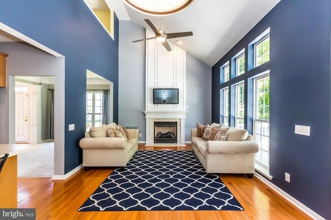 Photo - 684 Churchill Rd