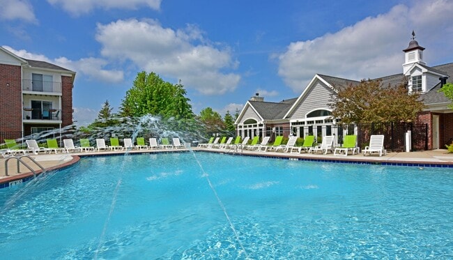 Sparkling Swimming Pool & Sundeck - Towne Lakes Apartments