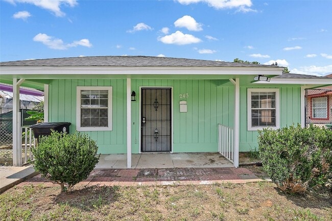 Building Photo - 243 Georgia St