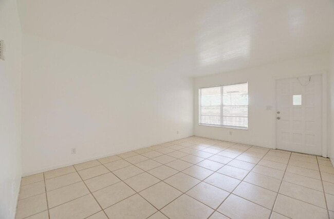 Photo - 1033 NW 30th Ct Unit 4