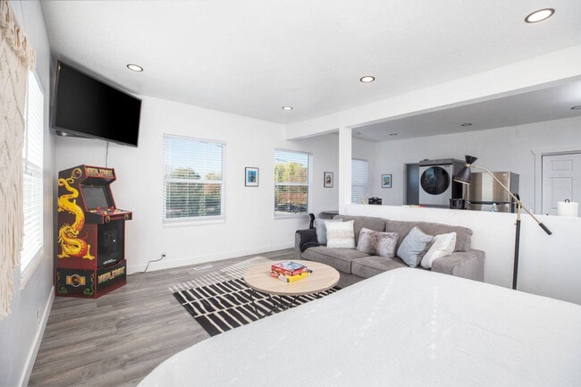 Photo - 677 S 700 E Unit SI ID1597562P