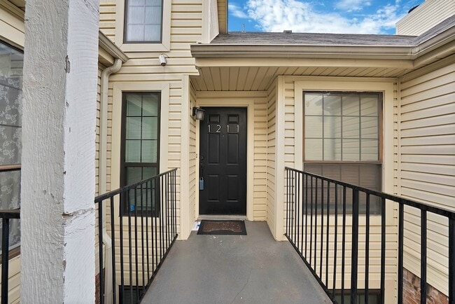 Building Photo - 2428 Forest Brook Ln Unit 1211