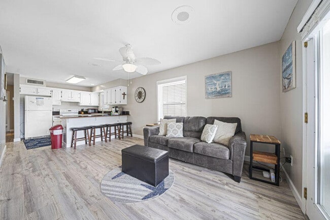 Building Photo - 1476 W Lagoon Ave Unit ID1268870P