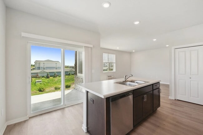1BR Diana - Kitchen - Fountain Terrace