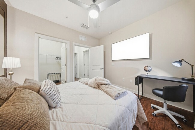 Photo - 1700 W Cleveland St Unit SI FL1-ID1475275P