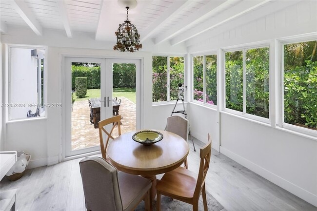 Photo - 583 W 49th St