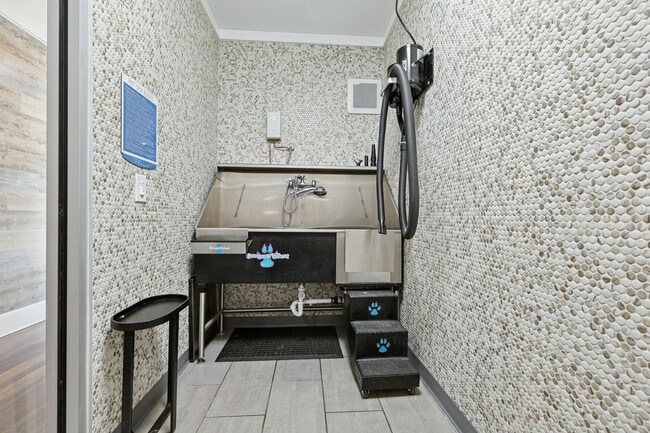 Photo - One Metrocenter