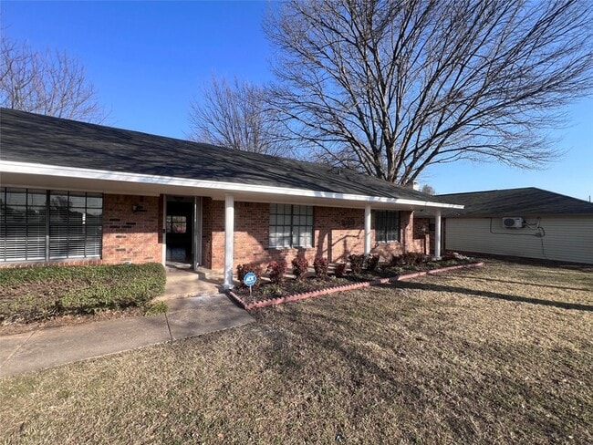 Photo - 818 Fairlawn Dr