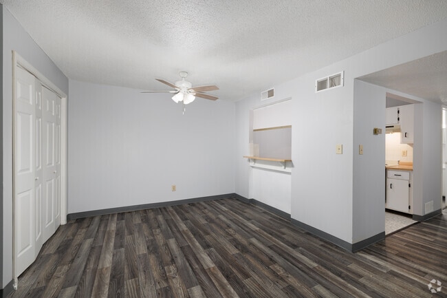 3BR, 2BA - 1,300SF - Dining Room - Southern Hills Townhouses &amp; Apartments, LLC