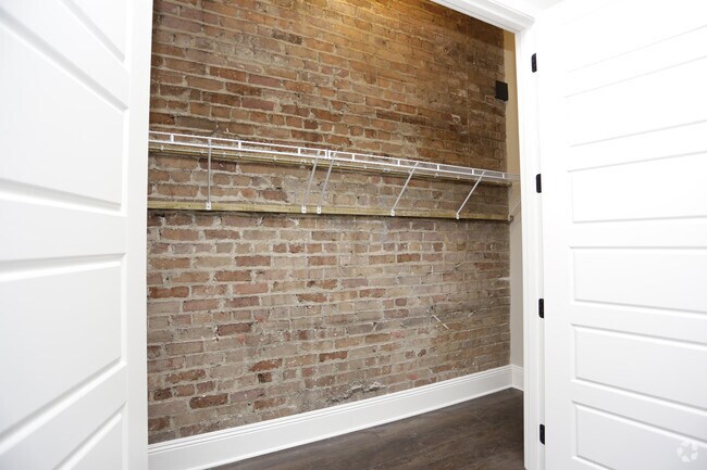 Photo - Giani Building