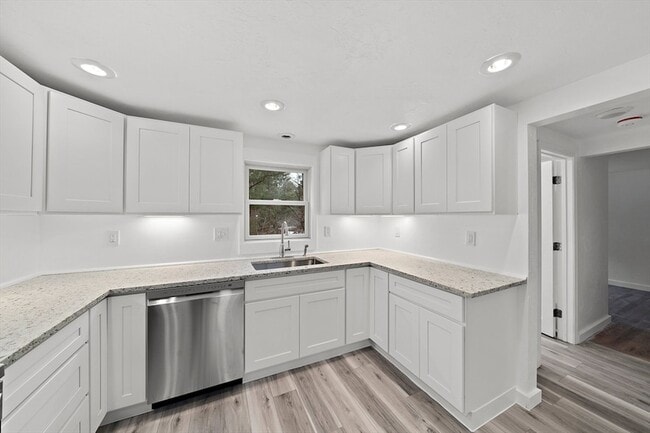 Photo - 4 Oaken Bucket Ln