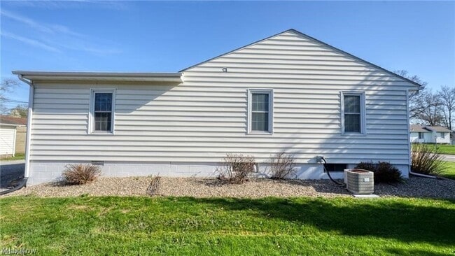 Photo - 2411 Bell St