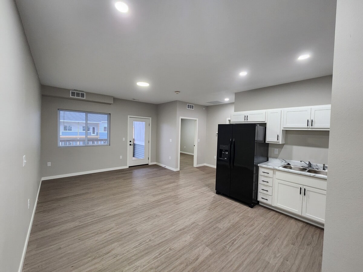 Photo - 1833 Curtis Ave