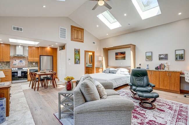 Building Photo - 2820 Van Buren St Unit ID1304974P