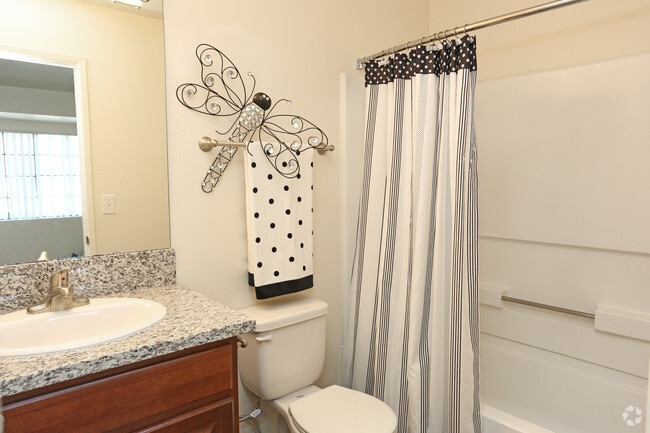 Heron Pointe Apartments & Townhomes - Heron Pointe Apartments & Townhomes