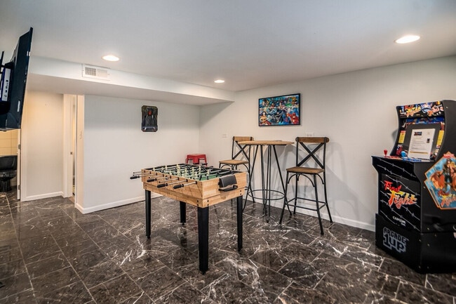 Photo - 327 W School St Unit ID1285045P