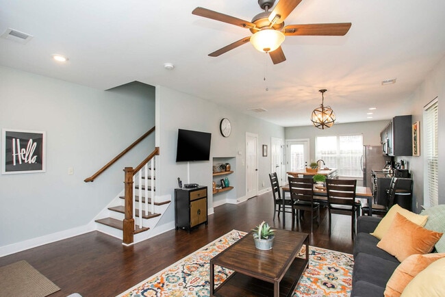 Building Photo - 1106B Stratford Ave Unit ID1312367P