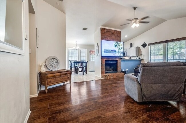 Photo - 3499 Longview Dr