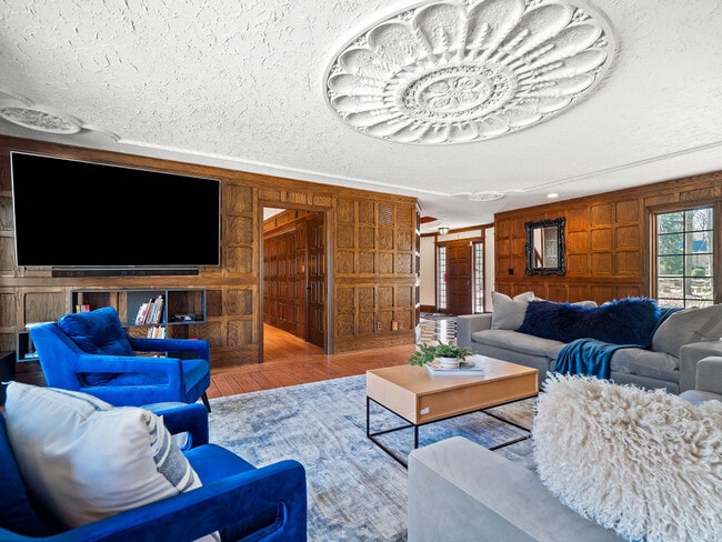 Building Photo - 1811 Breezewood Dr Unit ID1061039P