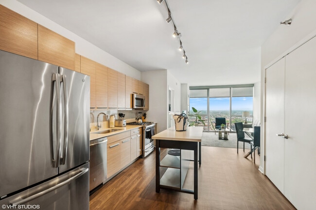 Photo - 727 W Madison St Unit ID1047175P