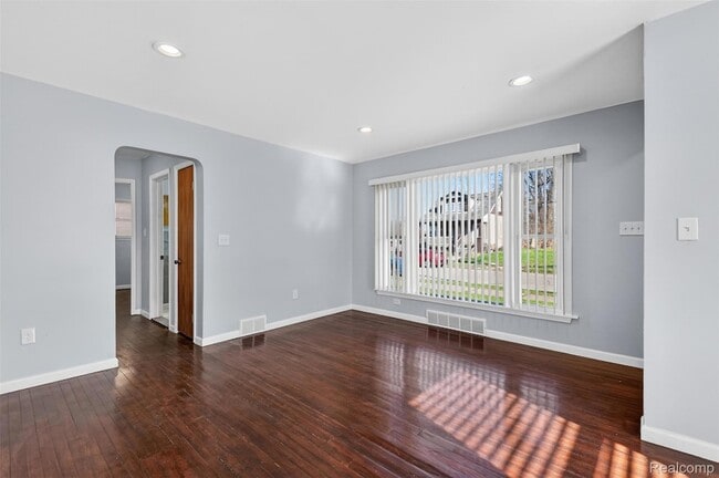 Photo - 8154 Quinn St