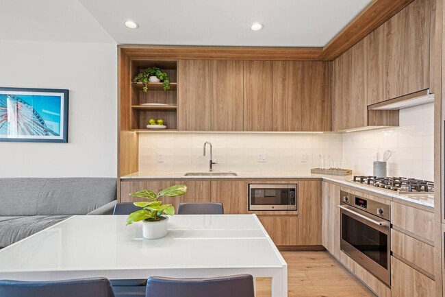 Photo - 540 N Orleans St Unit ID407382P